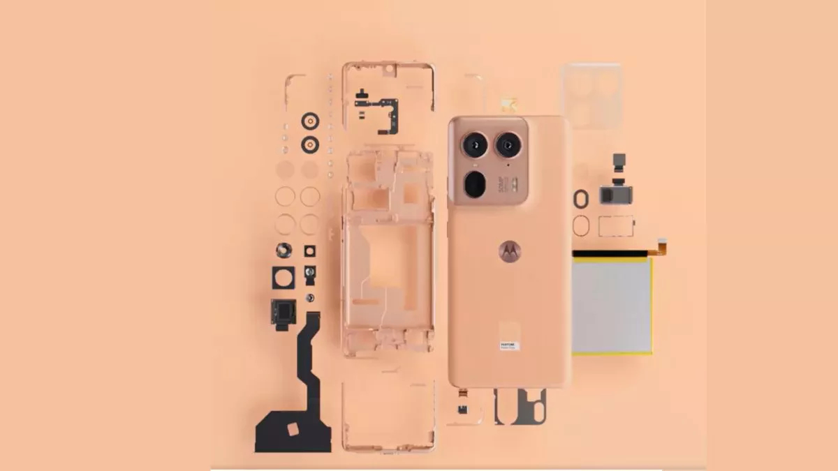 Motorola ने लॉन्च से पहले टीज किया नया Smartphone, Peach Fuzz कलर में दिखा डिवाइस