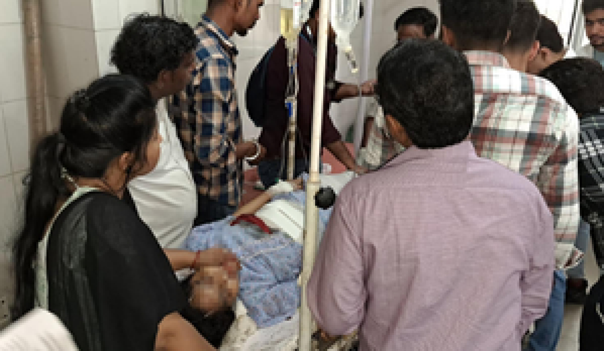 बिजनौर : छात्र ने अध्यापिका को मारी गोली, हालत गंभीर