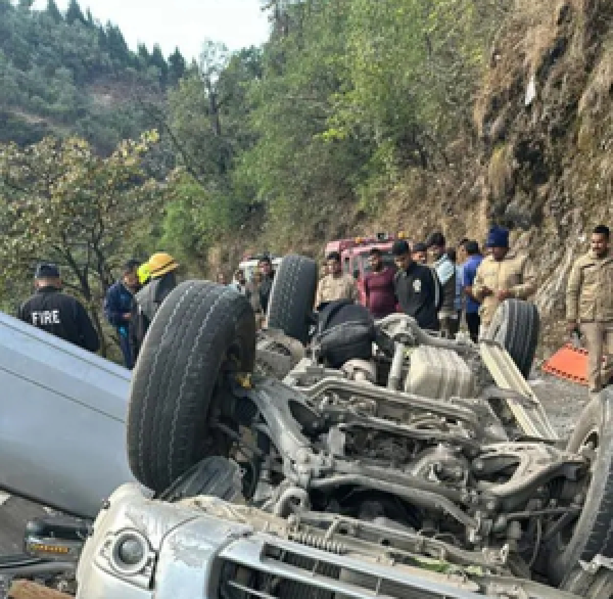 मसूरी-देहरादून मार्ग पर चूनाखाल के पास कार खाई में गिरी, 6 की मौत