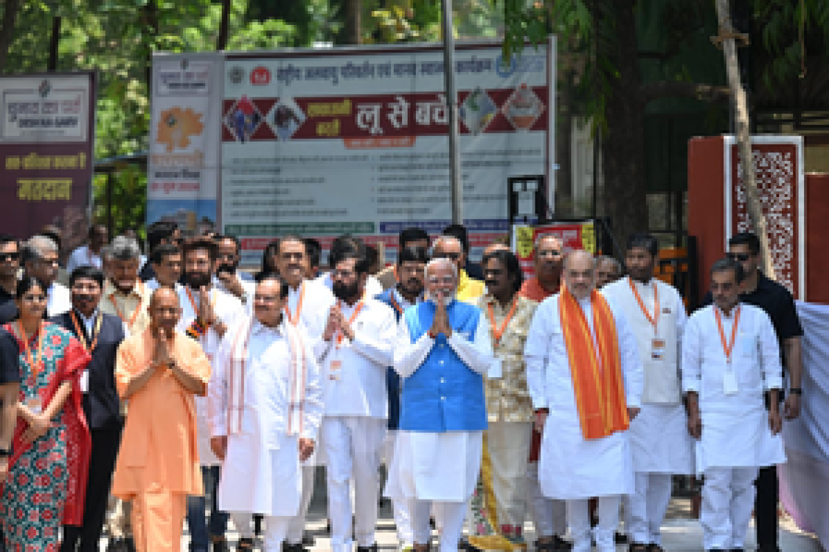 पीएम मोदी के नामांकन में दिखी एनडीए की एकजुटता