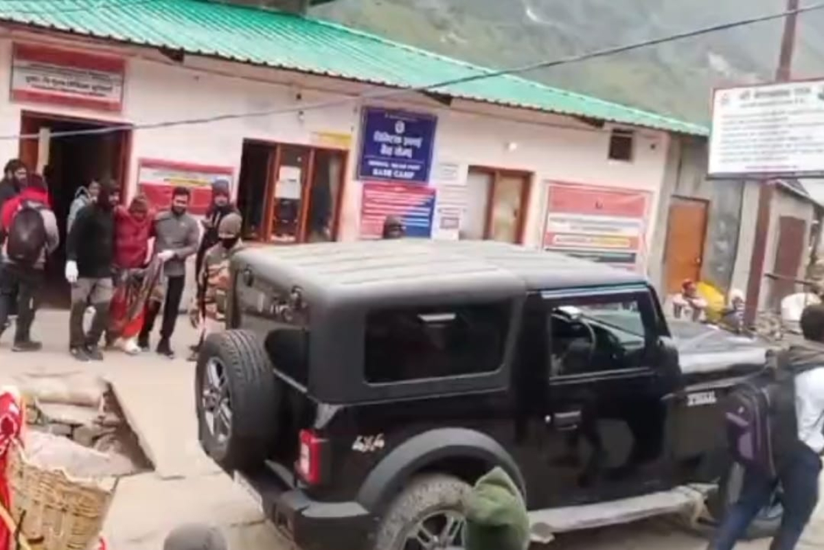 केदारनाथ धाम में पहुँची महिंद्रा थार गाड़ी आपातकाल में बेहद मददगार साबित हो रही