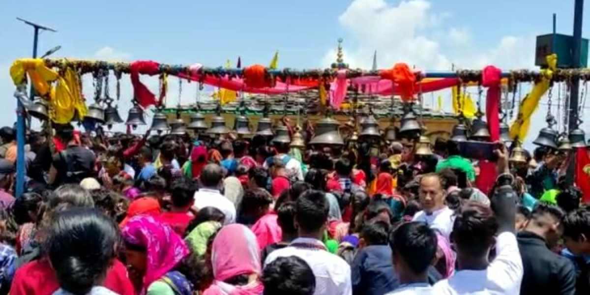क्रोच पर्वत चोटी पर विराजमान कार्तिक स्वामी मंदिर में 101 जल कलश के साथ निकाली भव्य शोभायात्रा