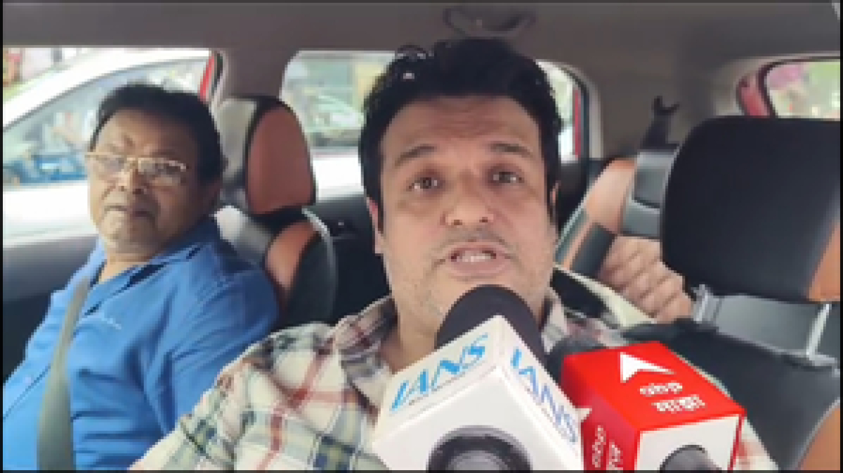 सीएम एकनाथ शिंदे ने गोविंदा को किया फोन, भतीजे विनय आनंद ने कहा- बजरंग बली की कृपा से बचे